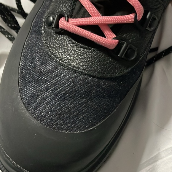 Brand new Canada goose boots - Picture 7 of 8